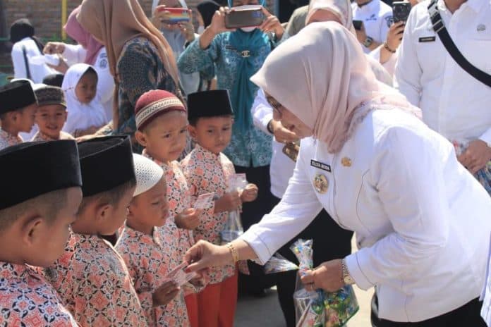 100_kia_diserahkan_ke_tk_abba_rantau_utara