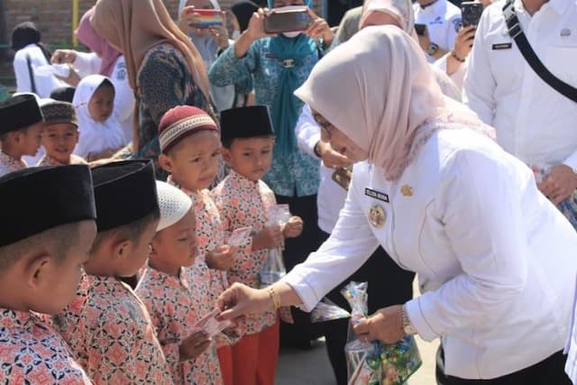 100_kia_diserahkan_ke_tk_abba_rantau_utara