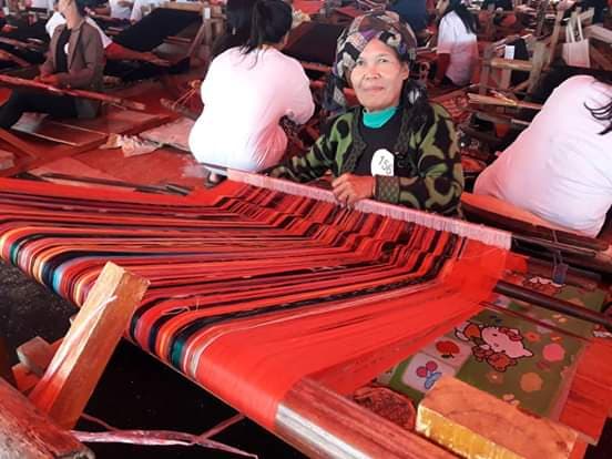 500_penenun_di_festival_tenun_ulos_batak