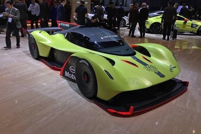 5_supercar_dengan_bodi_mobil_super_ringan