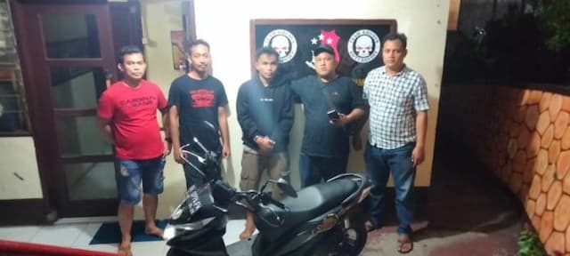 aksi_dua_tersangka_curanmor_terekam_cctv