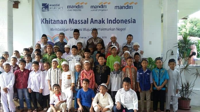 bank_mandiri_adakan_khitanan_massal