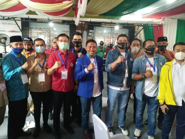 daftar_ke_kpu_bobby_dikawal_8_ketua_parpol