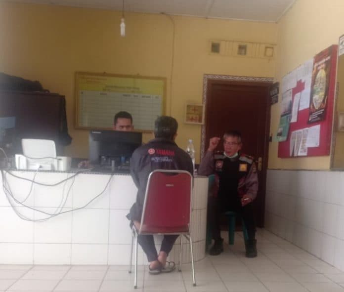 dianiaya_petani_mengadu_ke_polsek_parapat