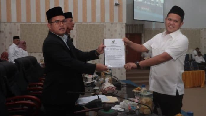 dprd_sergai_sahkan_dua_ranperda_jadi_perda