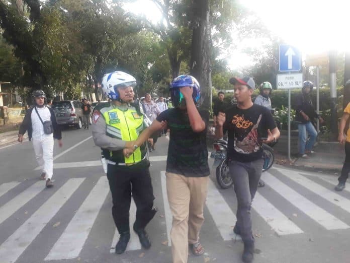 dua_kelompok_pelajar_tawuran_di_medan