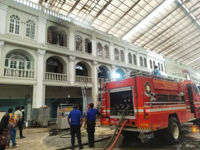 dua_ruko_di_kompleks_cbd_polonia_terbakar