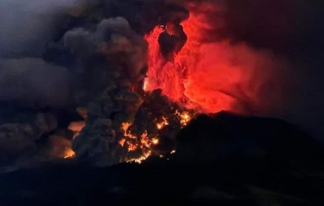 erupsi_gunung_ruang_dipicu_gempa_tektonik
