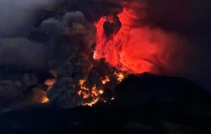 erupsi_gunung_ruang_dipicu_gempa_tektonik