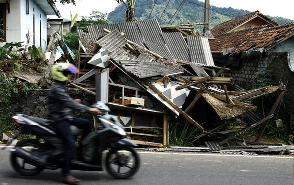gempa_magnitudo_62_di_garut_110_rumah_rusak