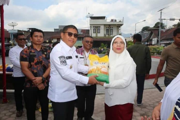 gerakan_pangan_murah_di_taput_dibuka