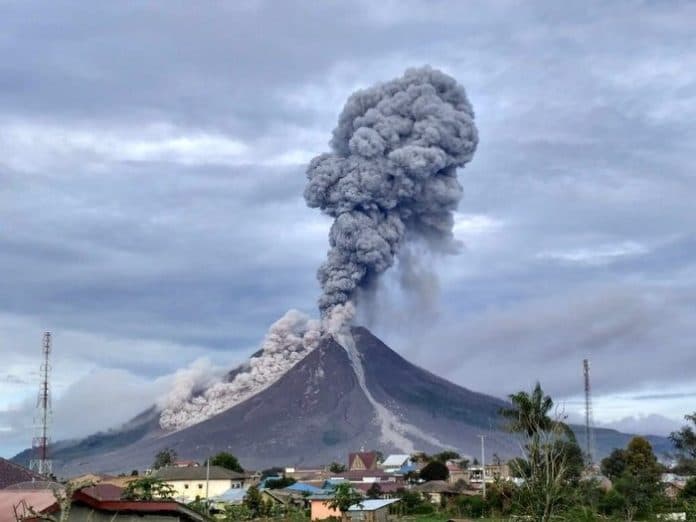 gunung_sinabung_kembali_meletus