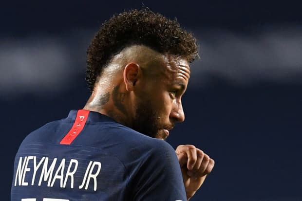 jadi_korban_rasisme_neymar_ngamuk