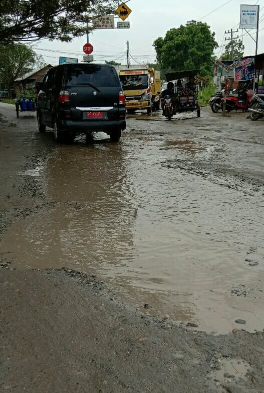 jalan_bondang_tanjungbalai_rusak_parah