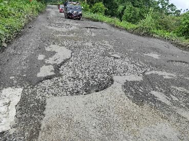 jalan_provinsi_di_simalungun_banyak_rusak