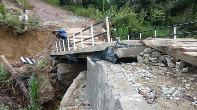 jembatan_dana_desa_di_lae_ambat_ambruk