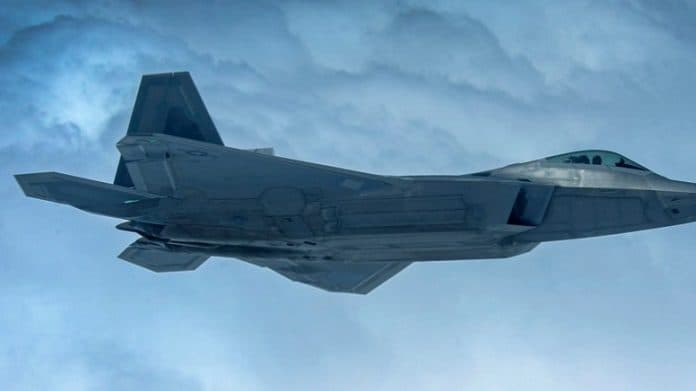 jet_tempur_f_22_raptor_as_jatuh