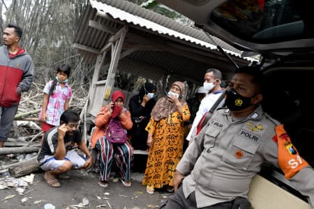 jokowi_tinjau_lokasi_erupsi_semeru