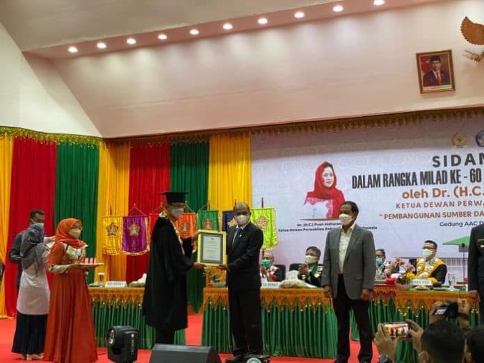 kajari_medan_terima_penghargaan_usk_award