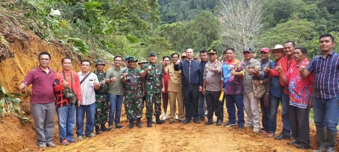 karya_bakti_pembukaan_jalan_penghubung_desa
