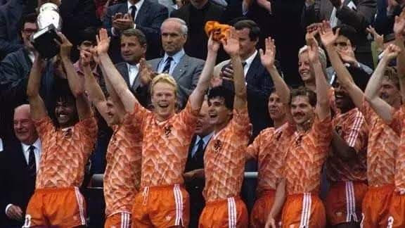 kejayaan_belanda_di_piala_eropa_1988
