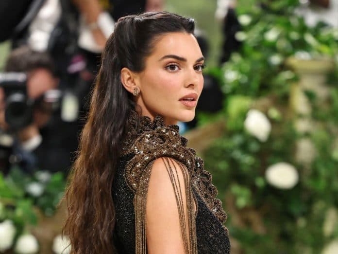 kendall_jenner_lagi_suka_nangis