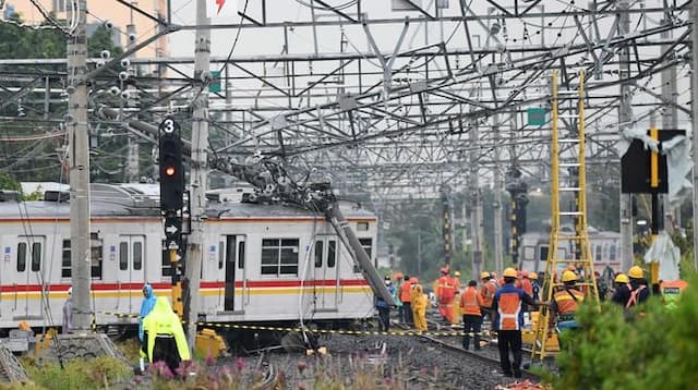 krl_anjlok_di_lintas_parung_panjang_cisauk