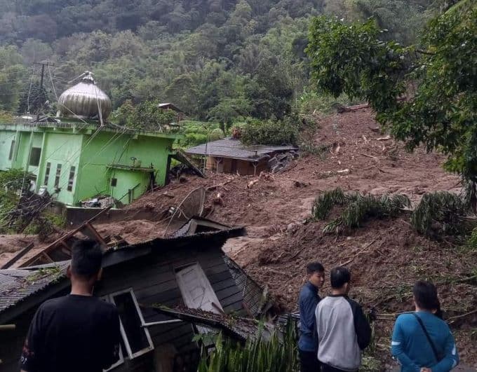 longsor_di_karo_10_orang_dilaporkan_hilang