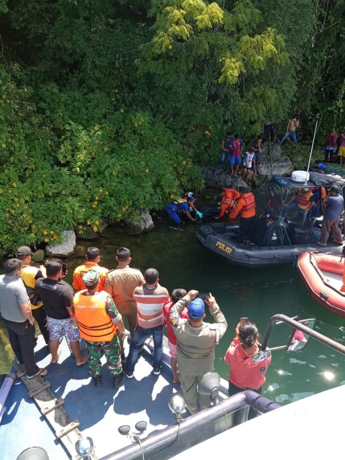 mayat_perempuan_mengambang_di_danau_toba