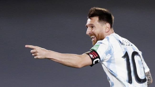 messi_antar_argentina_hajar_uruguay_3_0