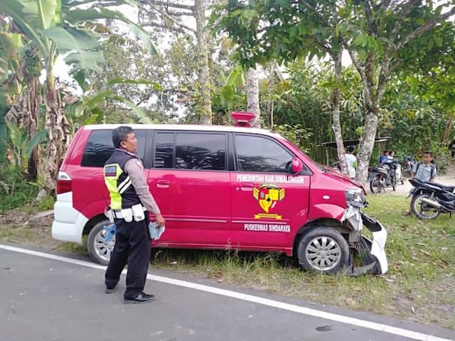 motor_vs_ambulans_siswa_sma_meregang_nyawa