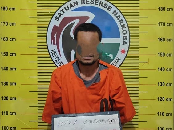 nunggu_pembeli_kurir_sabu_kena_ciduk