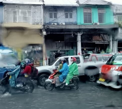 pasar_pancur_batu_terendam_banjir