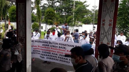 pedagang_siantar_demo_ke_dprd