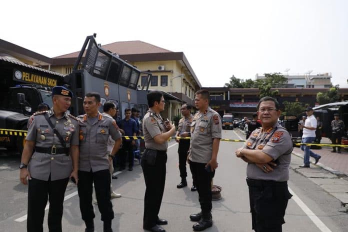 pelaku_sempat_ditegur_buka_jaket