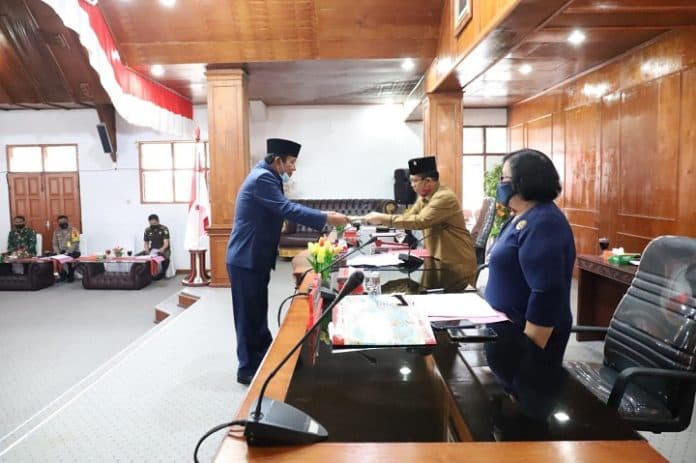 pemkab_taput_tambah_rp20_m_modal_bank_sumut