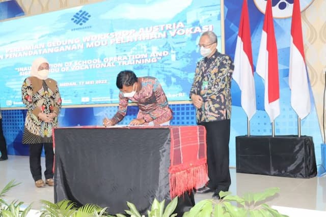 pemkab_toba_teken_mou_dengan_mitra_industri