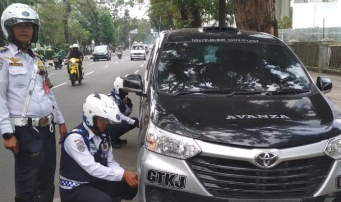 pemko_medan_tertibkan_parkir_liar