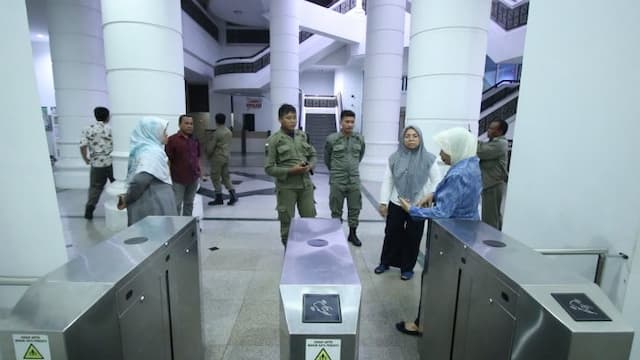 pengamanan_di_kantor_gubernur_diperketat