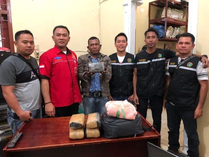 pengedar_ganja_gagal_dapat_untung_besar