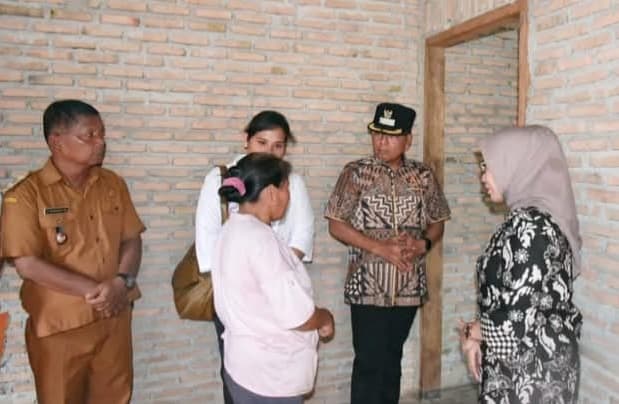 pj_bupati_tinjau_program_tapteng_membara