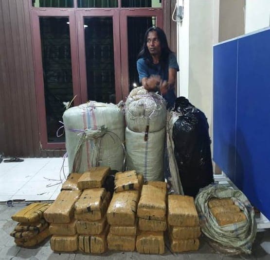 polda_sumut_tangkap_kurir_200_kg_ganja