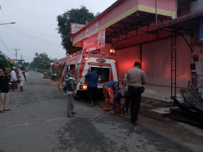 ruko_di_sergai_terbakar_polisi_olah_tkp