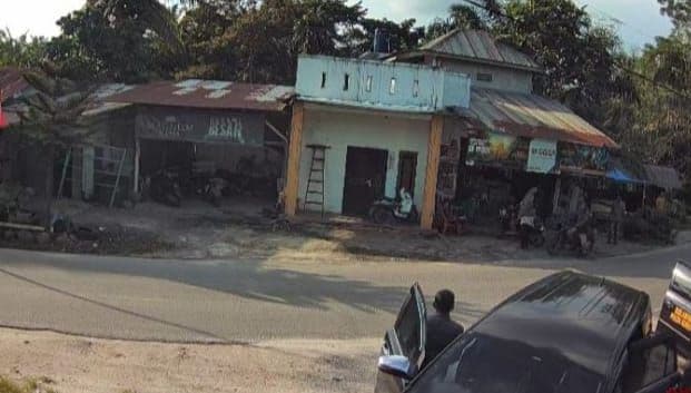 rumah_warga_dibom_molotov_di_galang