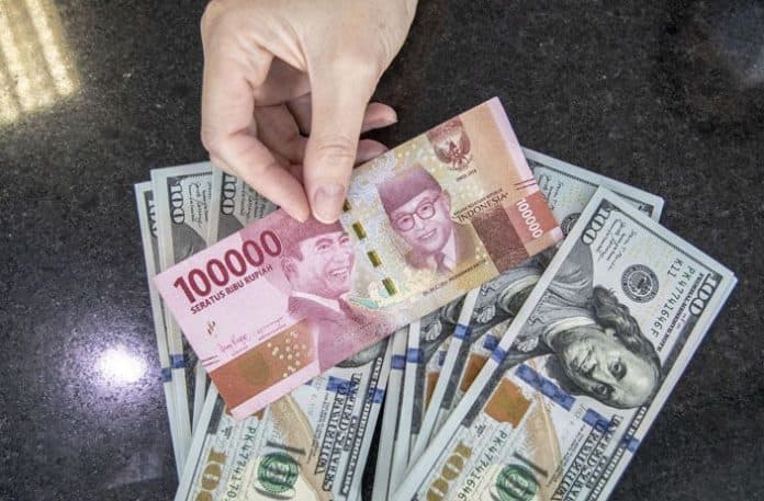 rupiah_turun_ke_rp15189_ihsg_dibuka_menguat
