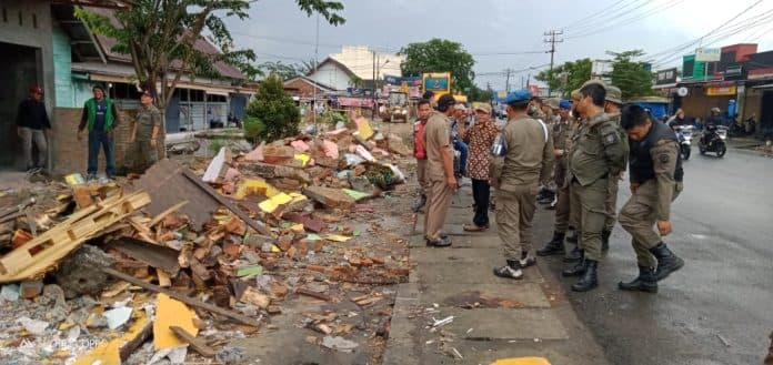 satpol_pp_berjaga_di_simpang_jodoh