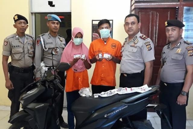 suami_istri_bongkar_toko_handphone