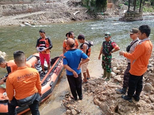 suami_istri_hanyut_di_sungai_aek_sibundong