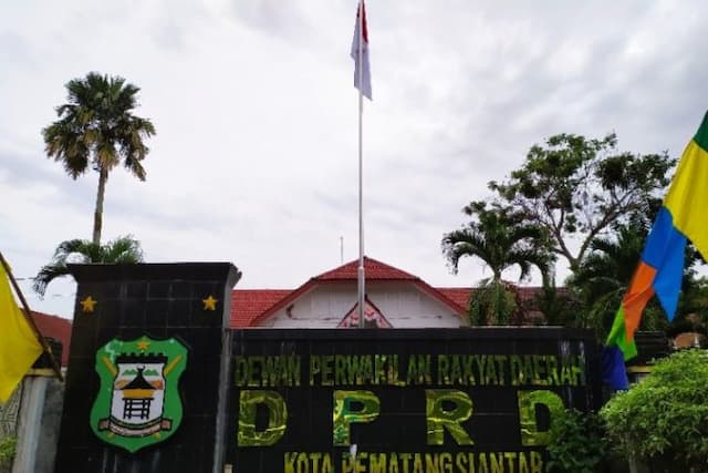 tak_kenal_libur_dprd_bahas_apbd_hari_sabtu