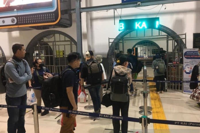 tiket_kereta_dibatalkan_100_uang_kembali